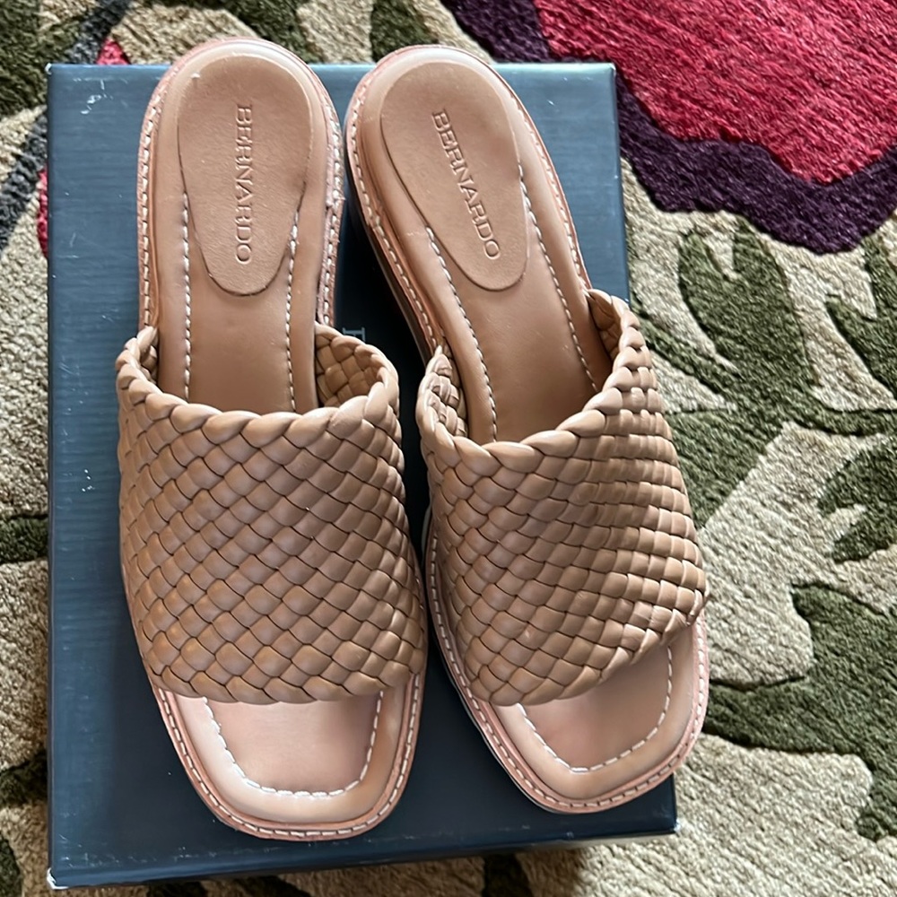 Bernardo Sylvie Sandal Mule Tan Sand Leather 9.5. Anthropologie